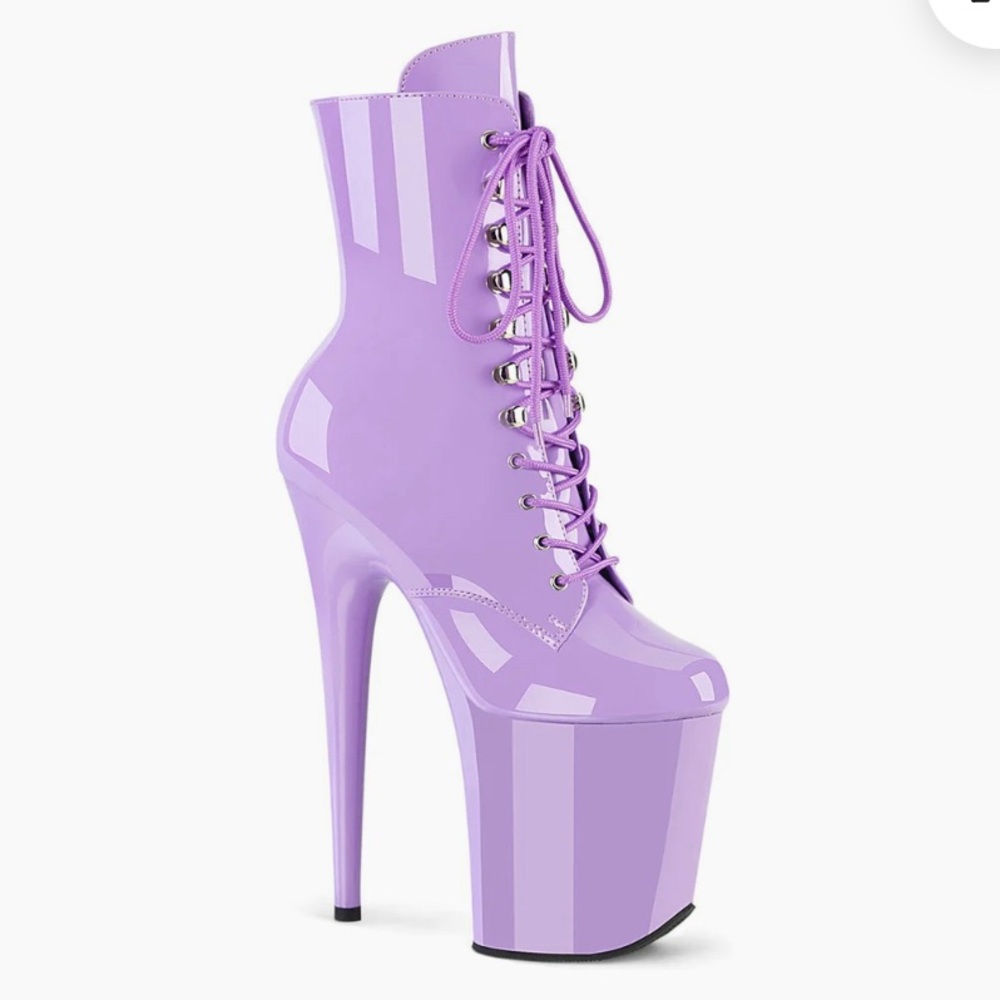 ❌ SOLD ❌NEW in box Lavender patent pleasers